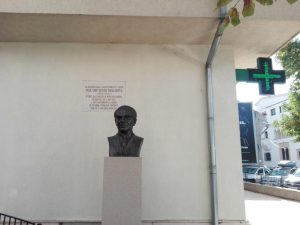 Le buste de l`historien Victor Papacostea (1900- 1962)