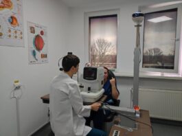 Dr. Daniela Munteanu este medicul care efectueză operații de cataractă la Spitalul General CF Ploiești