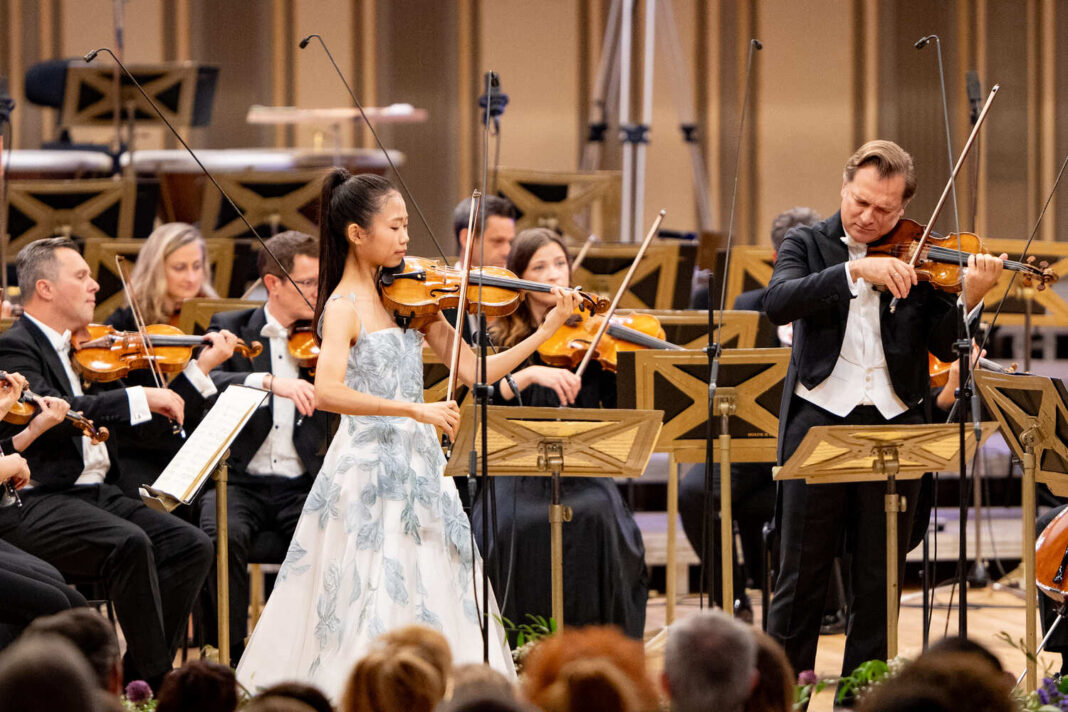 HYEONJEONG LEE alaturi de RENAUD CAPUÇON pe scena Festivalului Enescu 2025. foto Alex Damian