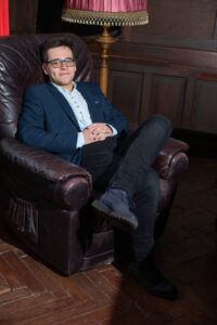 După licență, Mihai își va continua studiile în domeniul dreptului