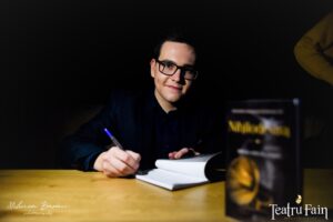 În timpul pandemiei, MIhai a scris și publicat prima sa carte, „Nihilodextraˮ