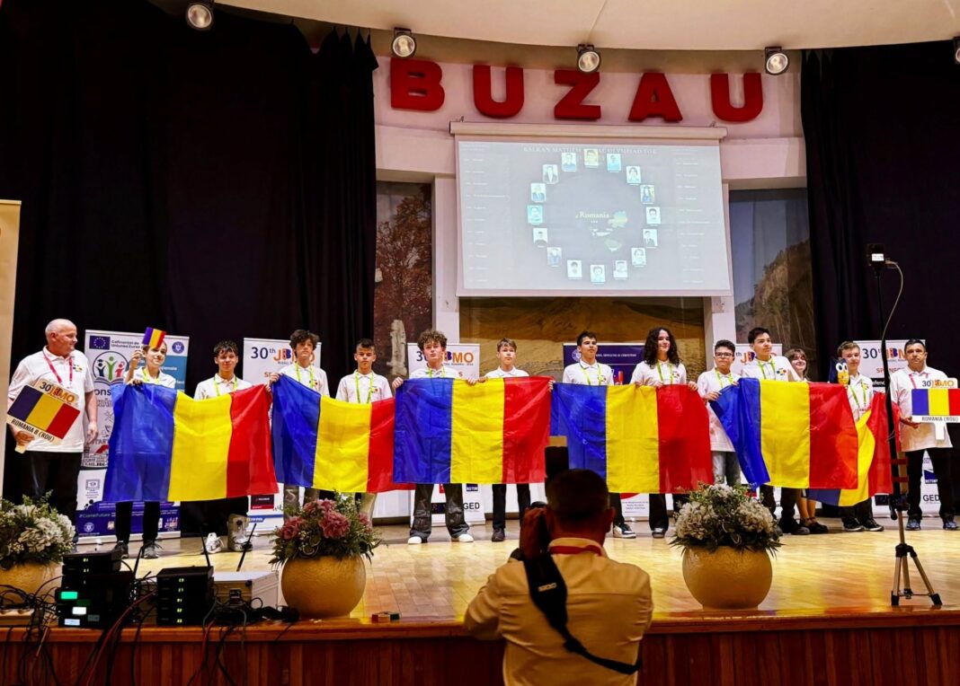 Cei 12 elevi care au reprezentat România la Olimpiada Balcanică de Matematică pentru juniori