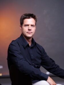 Christoph König a colaborat cu multe dintre cele mai importante teatre de operă din lume