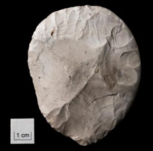 Cuțit de silex în formă de disc, descoperit la Bulford de Phil Harding
