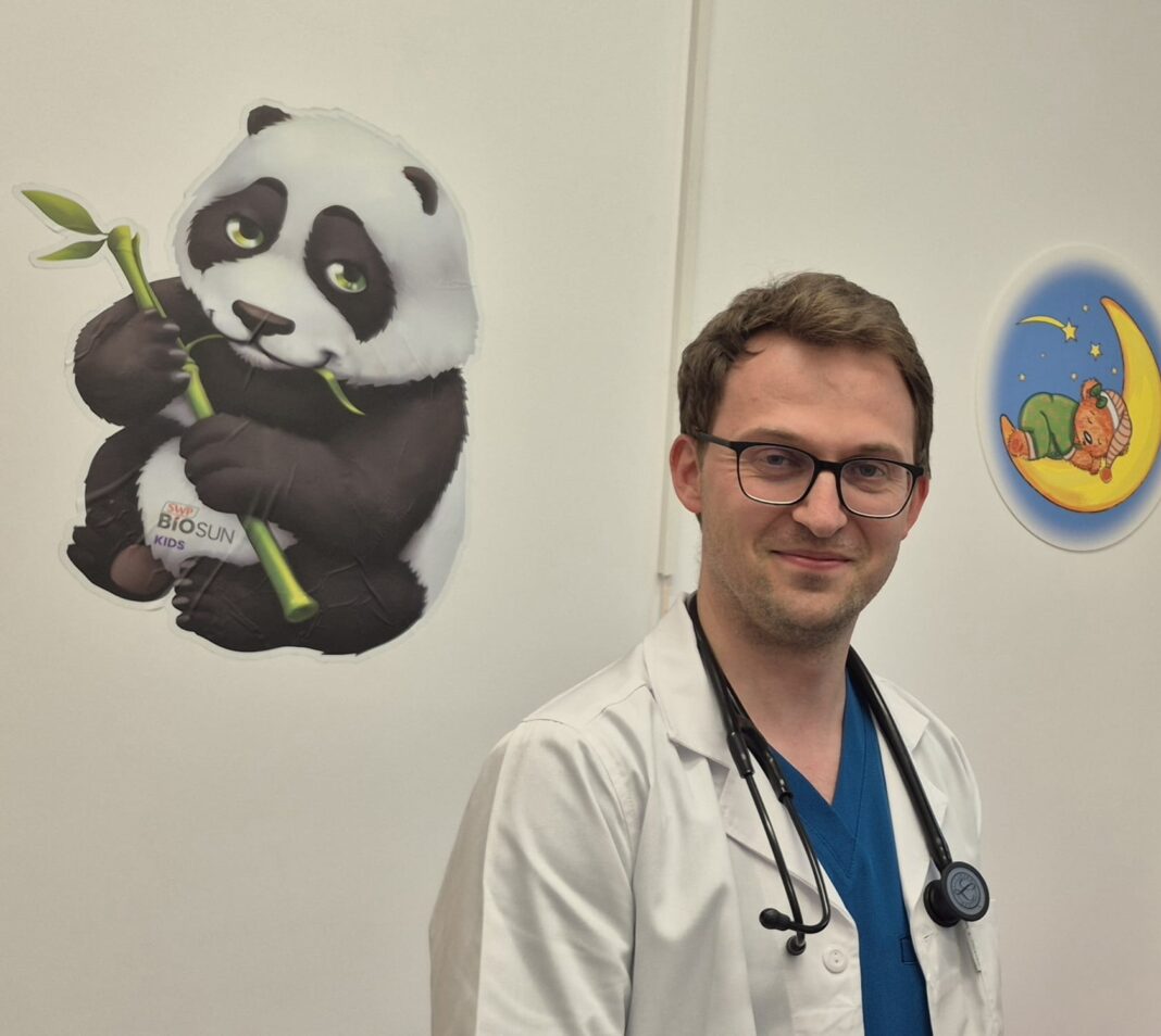 Dr. Rareș Arseniu este medic pneumolog pediatru în cadrul Ambulatoriului de specialitate al Spitalului de Pneumoftiziologie Sibiu