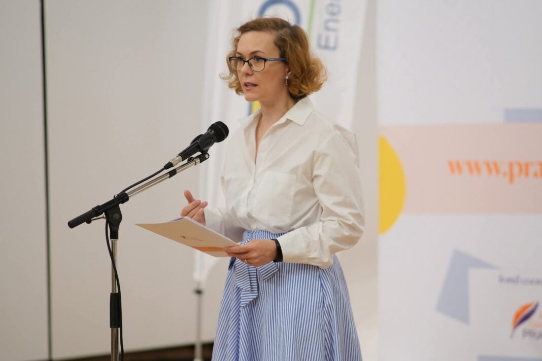 Magdalena Trofin are o carieră de peste 19 ani în mediul corporativ multinațional, guvernat de reguli stricte și de legislația internațională anticorupție