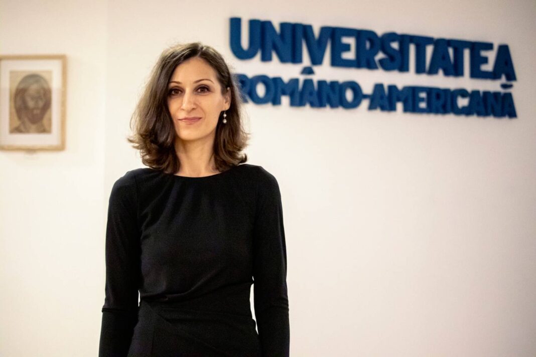 Diana Peca este coordonator și co-fondator al Centrului de Studii Româno-Coreene și director executiv al Departamentului de Studii Asiatice