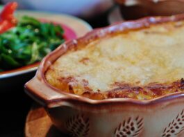 Gratinarea dă o savoare aparte pieptului de pui