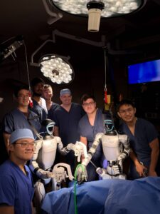 La acest experiment, au participat alături de medici chirurgi și o echipă de ingineri