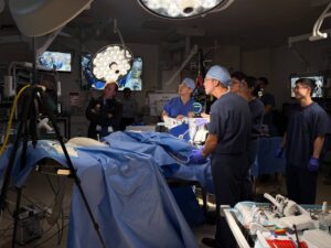 Roboții umanoizi reprezintă o șansă pentru a extinde accesul la servicii medicale în zonele în care medicii chirurgi nu sunt prezenți fizic