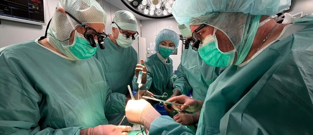 Zeci de profesioniști și-au dat mâna și au contribuit la succesul primul transplant de cord dintr-un spital din regiunea Moldovei